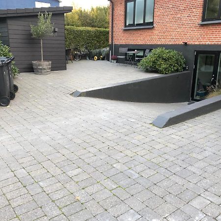 Nyistandsat Hojloftet Kaelderlejlighed Pa 70 M2 I Viborg Centrum, Med Plads Til 4 Personer 外观 照片