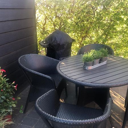 Nyistandsat Hojloftet Kaelderlejlighed Pa 70 M2 I Viborg Centrum, Med Plads Til 4 Personer 外观 照片